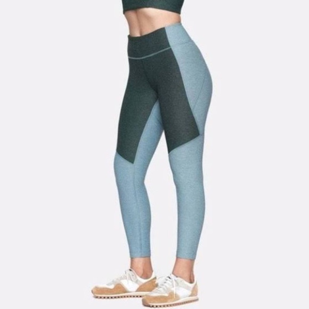 Outdoor voices 3/4 two tone leggings